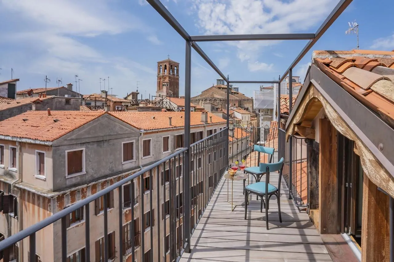 Corte Rubbi 11 Secret Terrace Apartment البندقية